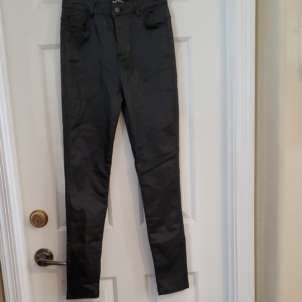Sleek Black Skinny Jeans with Stretch Fit